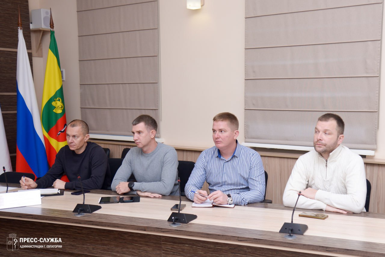 В Евпатории прошло еженедельное совещание с руководителями ресурсоснабжающих и коммунальных предприятий, на котором обсуждались актуальные вопросы жизнедеятельности города В Евпатории прошло еженедельное совещание с руководителями ресурсоснабжающих и коммунальных предприятий, на котором обсуждались актуальные вопросы жизнедеятельности города