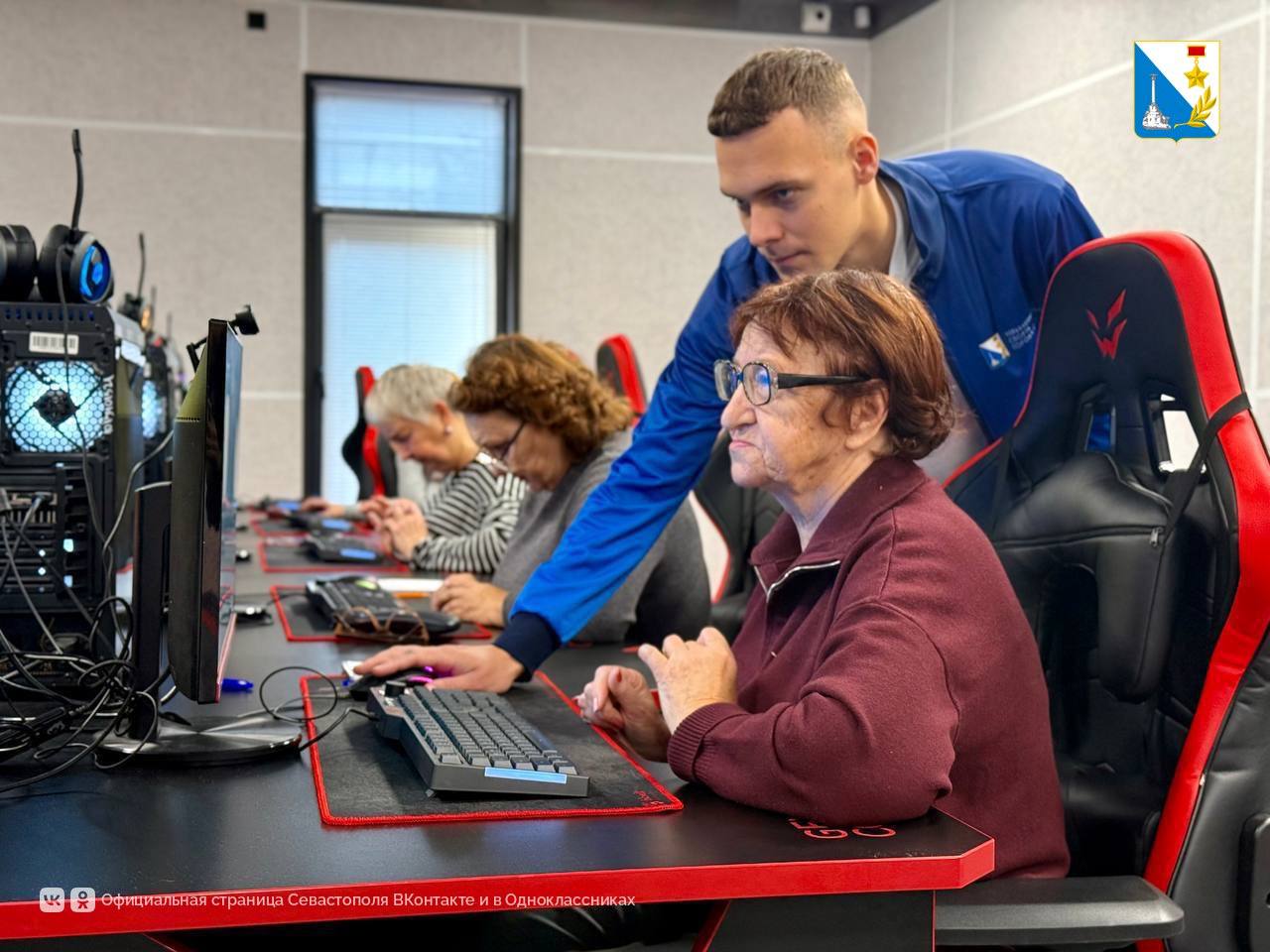 В Севастополе стартовала акция «Кибер-бабушка» В Севастополе стартовала акция «Кибер-бабушка»