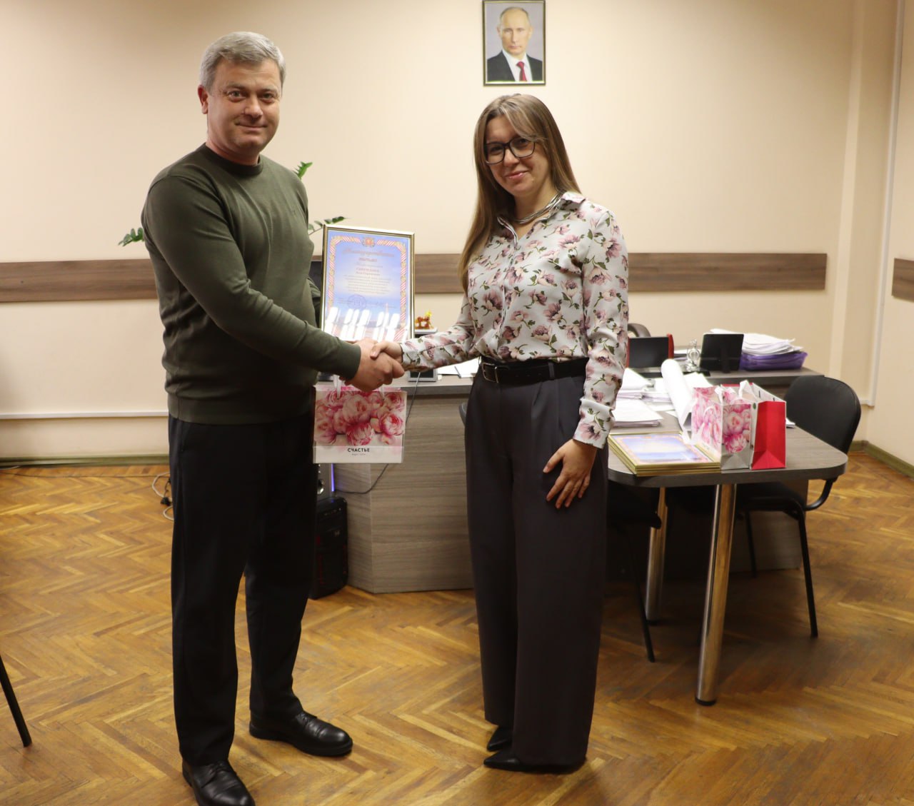 В администрации Керчи наградили победителей конкурса «Лучший специалист по охране труда в Республике Крым» В администрации Керчи наградили победителей конкурса «Лучший специалист по охране труда в Республике Крым»