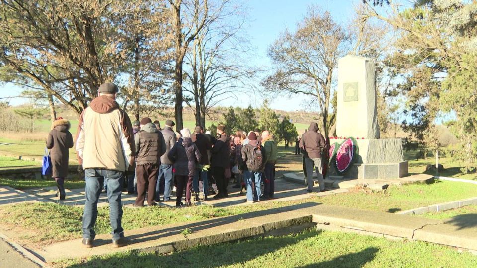 День памяти крымчаков и евреев Крыма - жертв нацизма прошёл у мемориала массового расстрела советского народа - под названием «10-й километр» День памяти крымчаков и евреев Крыма - жертв нацизма прошёл у мемориала массового расстрела советского народа - под названием «10-й километр»