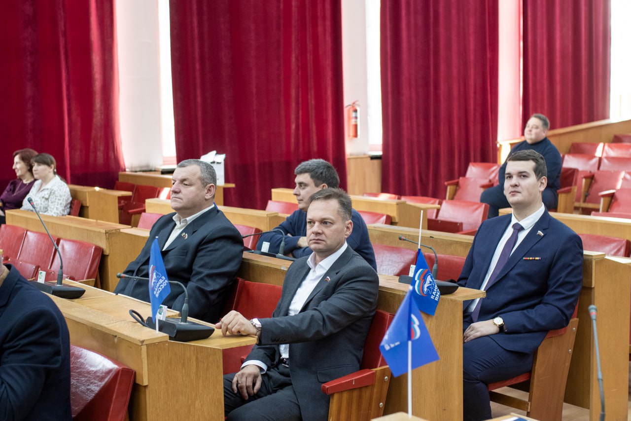 Сегодня под руководством главы муниципального образования — председателя Симферопольского горсовета Виктора Агеева состоялись заседание Президиума и внеочередная 34-я сессия Сегодня под руководством главы муниципального образования — председателя Симферопольского горсовета Виктора Агеева состоялись заседание Президиума и внеочередная 34-я сессия