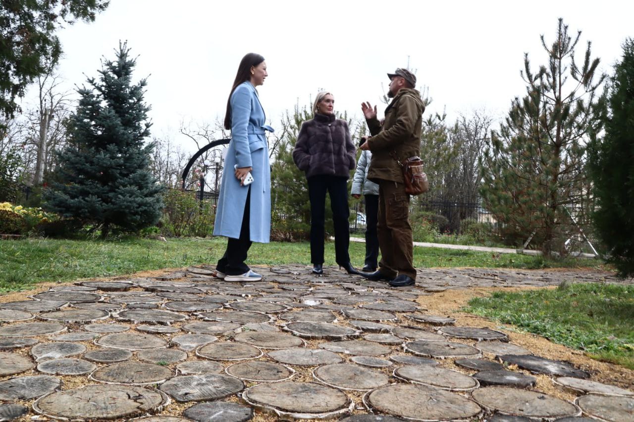 Инна Федоренко: Сегодня посетили парк и бассейн в с. Завет-Ленинский Инна Федоренко: Сегодня посетили парк и бассейн в с. Завет-Ленинский