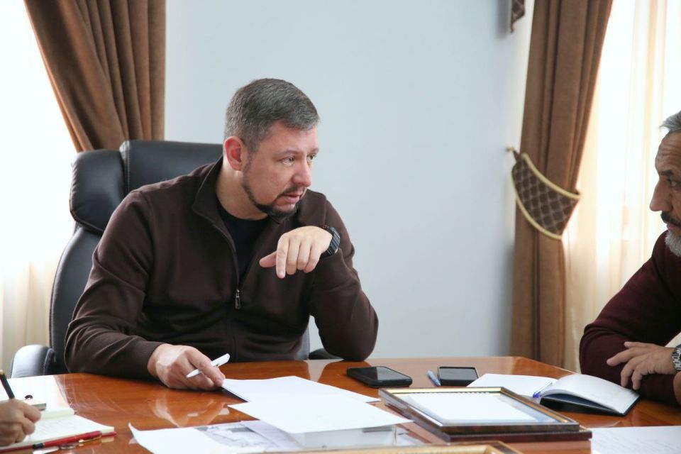 Глава администрации города Бахчисарая Дмитрий Скобликов провел еженедельный прием граждан совместно с заместителями Глава администрации города Бахчисарая Дмитрий Скобликов провел еженедельный прием граждан совместно с заместителями