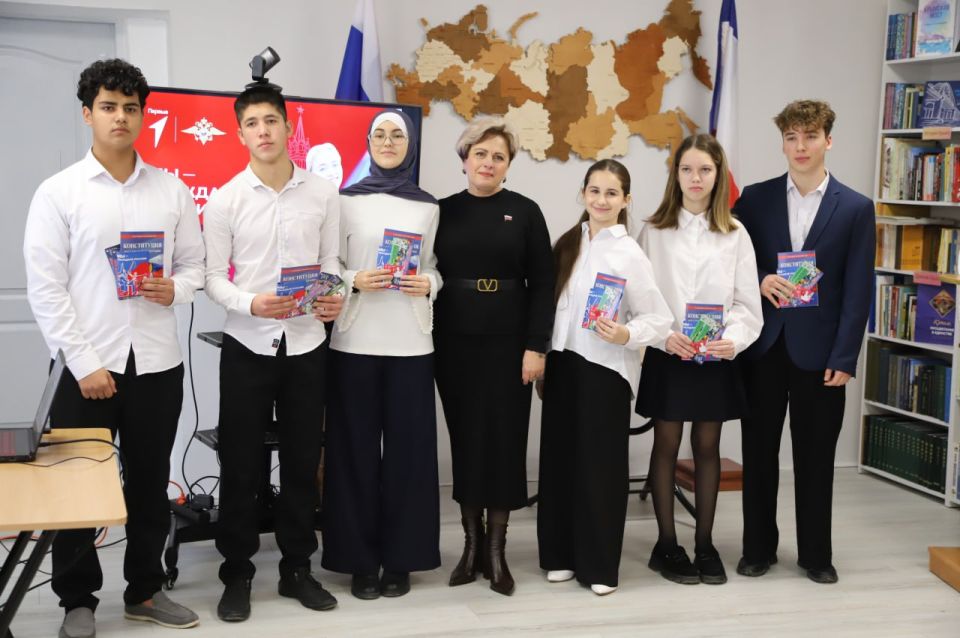 В Бахчисарайской районной библиотеке им. А.С. Пушкина прошло торжественное мероприятие, посвященное вручению паспортов жителям Бахчисарайского района.Данное мероприятие проведено в канун празднования одного из самых значимых... В Бахчисарайской районной библиотеке им. А.С. Пушкина прошло торжественное мероприятие, посвященное вручению паспортов жителям Бахчисарайского района.Данное мероприятие проведено в канун празднования одного из самых значимых...