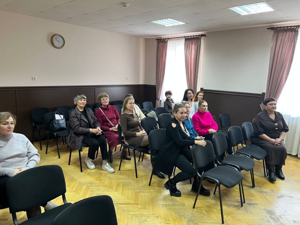 Анастасия Гридчина: Сегодня в Судаке провела продуктивное совещание с местным отделением партийного проекта «Женское движение» Анастасия Гридчина: Сегодня в Судаке провела продуктивное совещание с местным отделением партийного проекта «Женское движение»