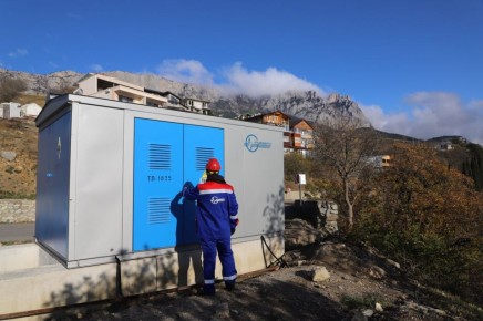 Крымэнерго: Энергетики обновляют электрооборудование на юге полуострова