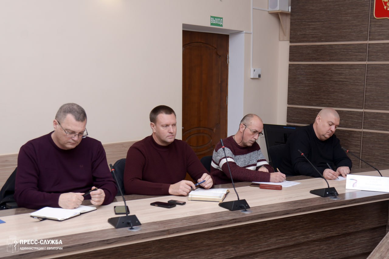 В Евпатории прошло еженедельное совещание с руководителями ресурсоснабжающих и коммунальных предприятий, на котором обсуждались актуальные вопросы жизнедеятельности города В Евпатории прошло еженедельное совещание с руководителями ресурсоснабжающих и коммунальных предприятий, на котором обсуждались актуальные вопросы жизнедеятельности города
