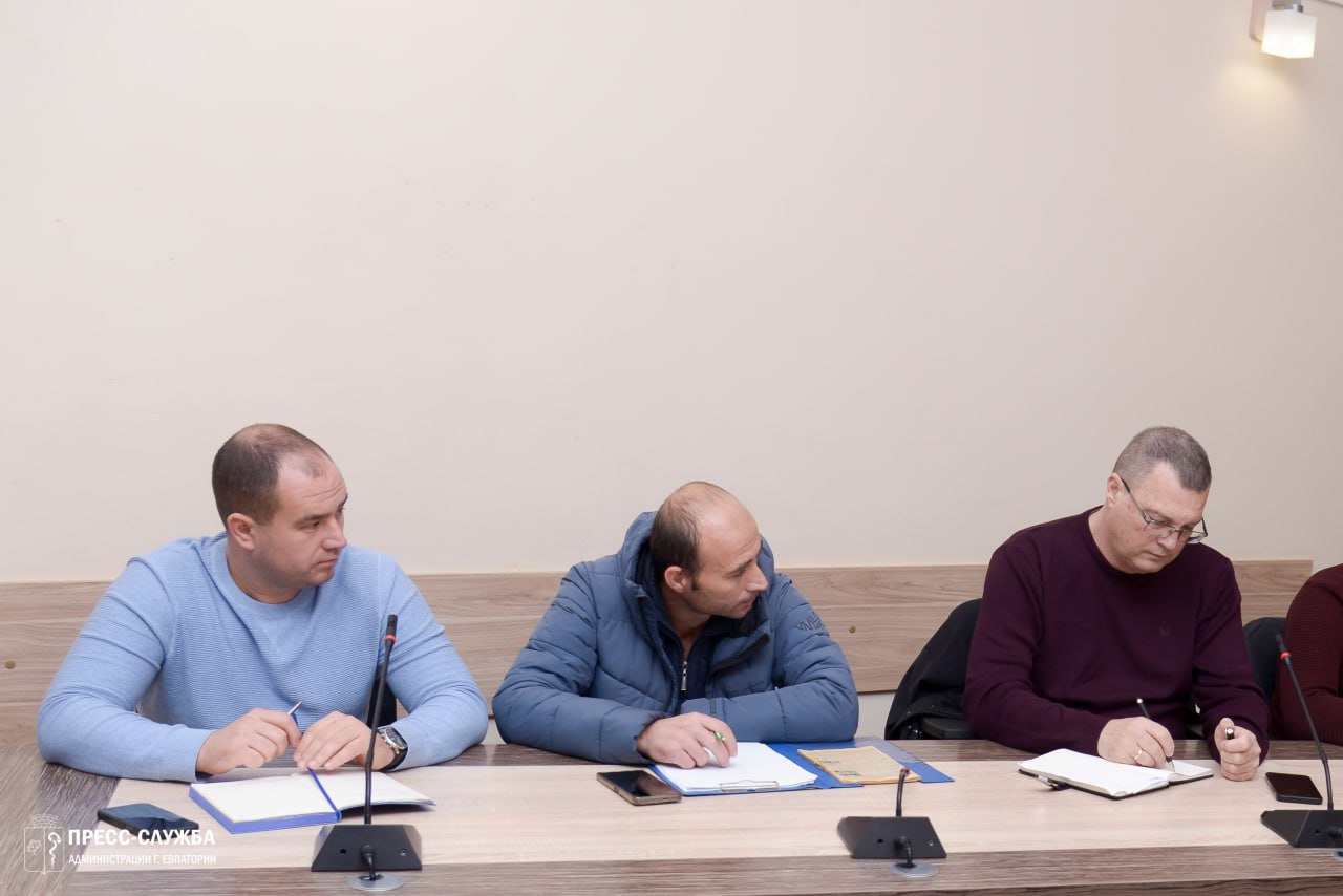 В Евпатории прошло еженедельное совещание с руководителями ресурсоснабжающих и коммунальных предприятий, на котором обсуждались актуальные вопросы жизнедеятельности города В Евпатории прошло еженедельное совещание с руководителями ресурсоснабжающих и коммунальных предприятий, на котором обсуждались актуальные вопросы жизнедеятельности города