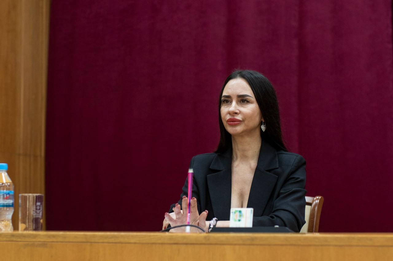 Сегодня под руководством главы муниципального образования — председателя Симферопольского горсовета Виктора Агеева состоялись заседание Президиума и внеочередная 34-я сессия Сегодня под руководством главы муниципального образования — председателя Симферопольского горсовета Виктора Агеева состоялись заседание Президиума и внеочередная 34-я сессия