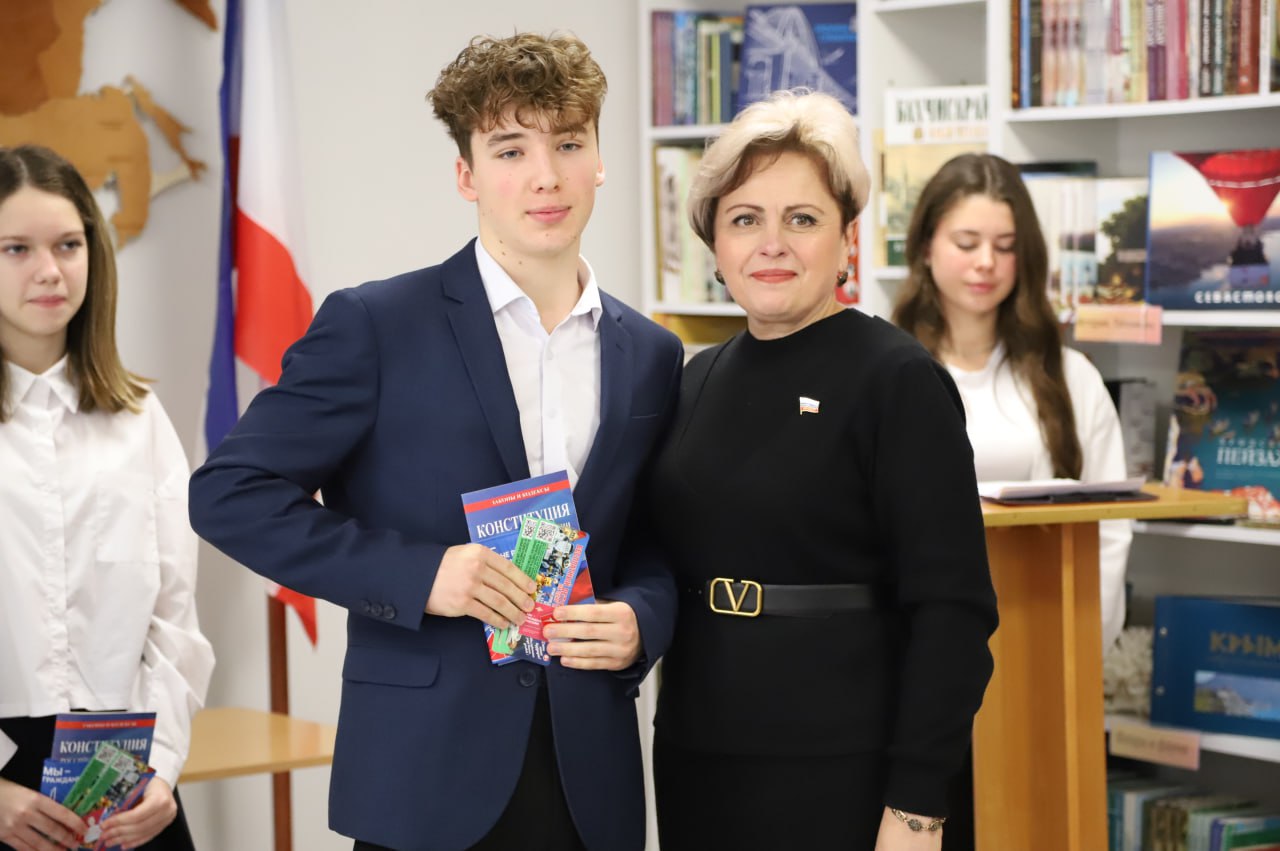 В Бахчисарайской районной библиотеке им. А.С. Пушкина прошло торжественное мероприятие, посвященное вручению паспортов жителям Бахчисарайского района.Данное мероприятие проведено в канун празднования одного из самых значимых... В Бахчисарайской районной библиотеке им. А.С. Пушкина прошло торжественное мероприятие, посвященное вручению паспортов жителям Бахчисарайского района.Данное мероприятие проведено в канун празднования одного из самых значимых...