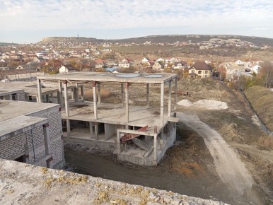 В микрорайоне «Марьино» города Симферополя продолжается строительство школы на 500 мест