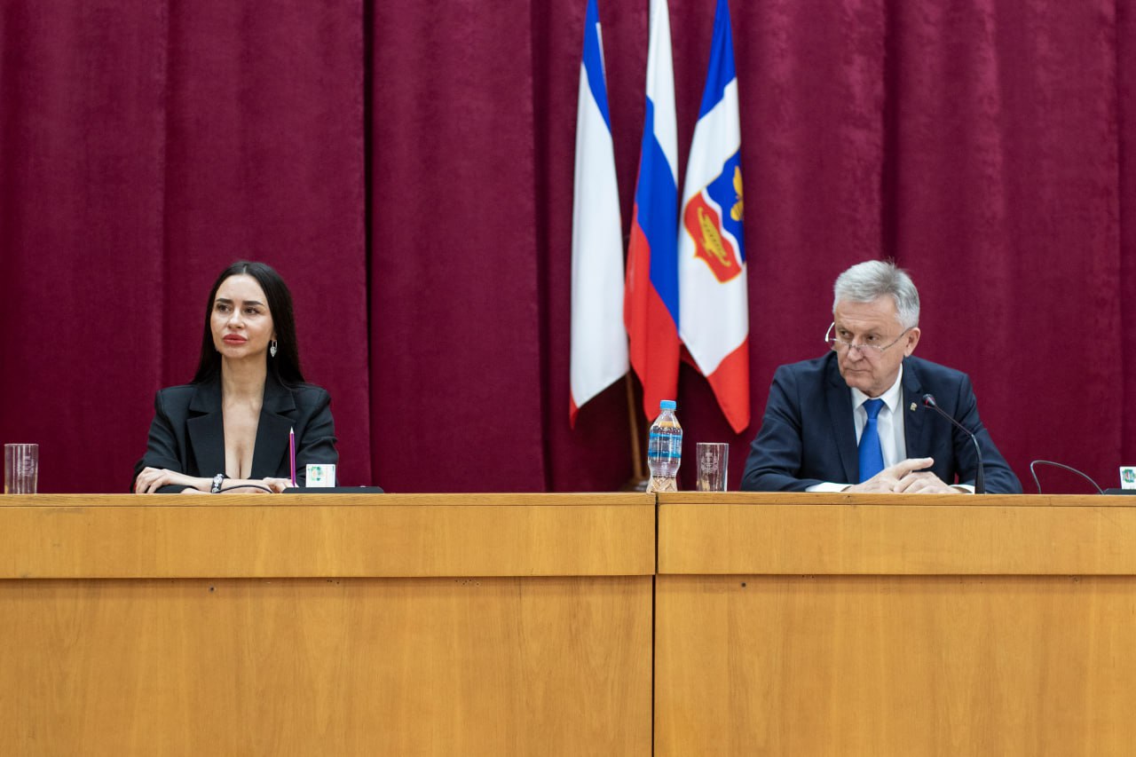 Сегодня под руководством главы муниципального образования — председателя Симферопольского горсовета Виктора Агеева состоялись заседание Президиума и внеочередная 34-я сессия