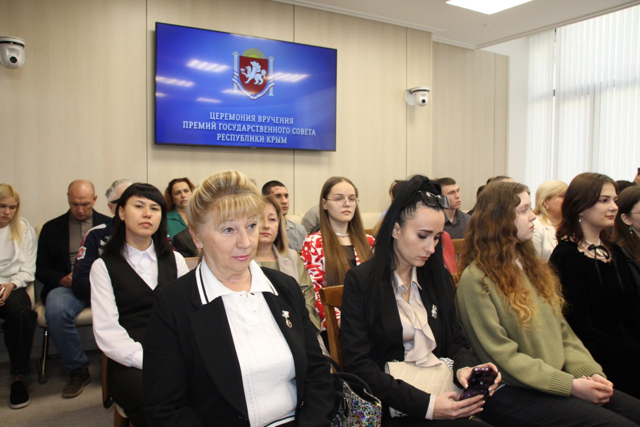 Тренер и общественный деятель Сурен Эреджепов удостоен премии Госсовета Крыма Тренер и общественный деятель Сурен Эреджепов удостоен премии Госсовета Крыма