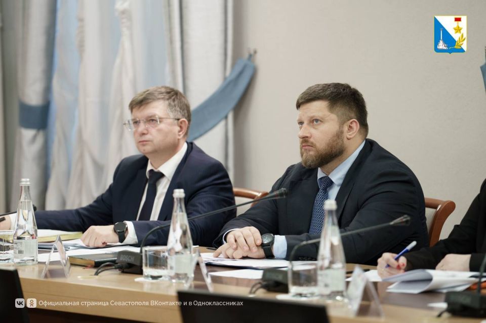 Михаил Развожаев и Сергей Цивилёв обсудили строительство новой подстанции в Севастополе Михаил Развожаев и Сергей Цивилёв обсудили строительство новой подстанции в Севастополе