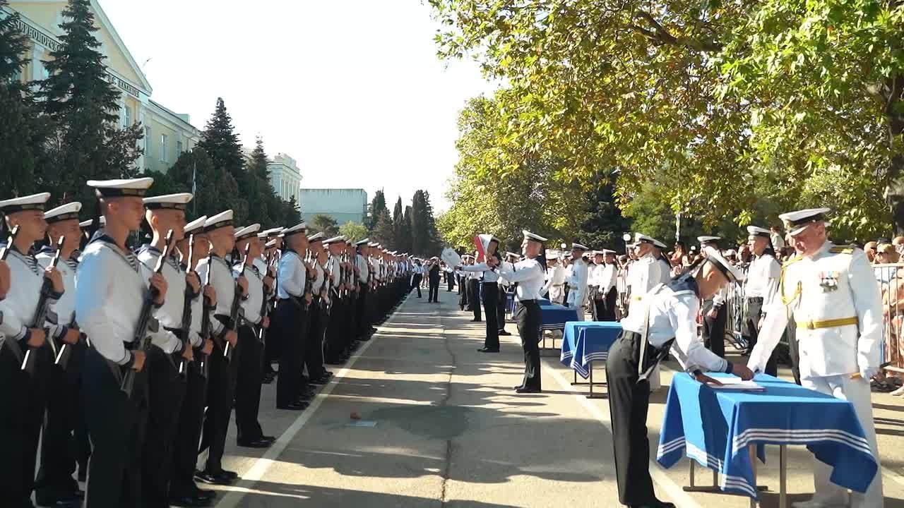 Губернатор Михаил Развожаев поздравил севастопольцев с Днём Андреевского флага