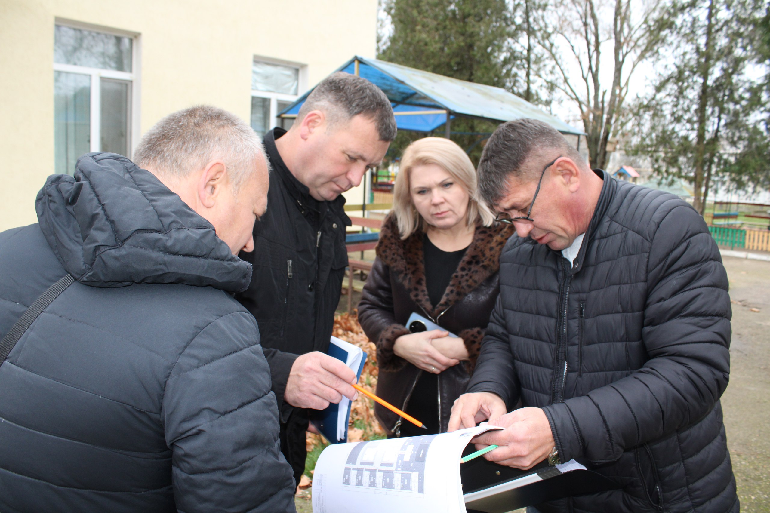 Игорь Крутьков: Посетил дошкольное образовательное учреждение №1 «Ручеек», расположенное в поселке Ленино, совместно с Юрием Васильевым, директором ООО «ИнженерСервис» Игорь Крутьков: Посетил дошкольное образовательное учреждение №1 «Ручеек», расположенное в поселке Ленино, совместно с Юрием Васильевым, директором ООО «ИнженерСервис»