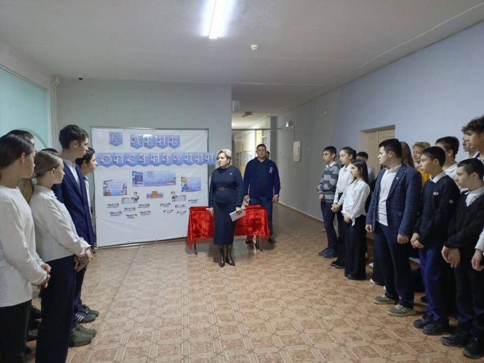 Ольга Урайкина: В День Конституции Российской Федерации в рамках торжественной линейки провела парламентский урок для 5-11 классов в МБОУ "Плодовская СОШ имени Сабадашева Е.М." Ольга Урайкина: В День Конституции Российской Федерации в рамках торжественной линейки провела парламентский урок для 5-11 классов в МБОУ "Плодовская СОШ имени Сабадашева Е.М."