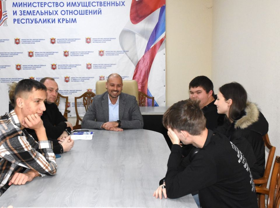 Государственная гражданская служба в Минимуществе Крыма открыта и привлекательна для молодежи – Сергей Соловьев Государственная гражданская служба в Минимуществе Крыма открыта и привлекательна для молодежи – Сергей Соловьев