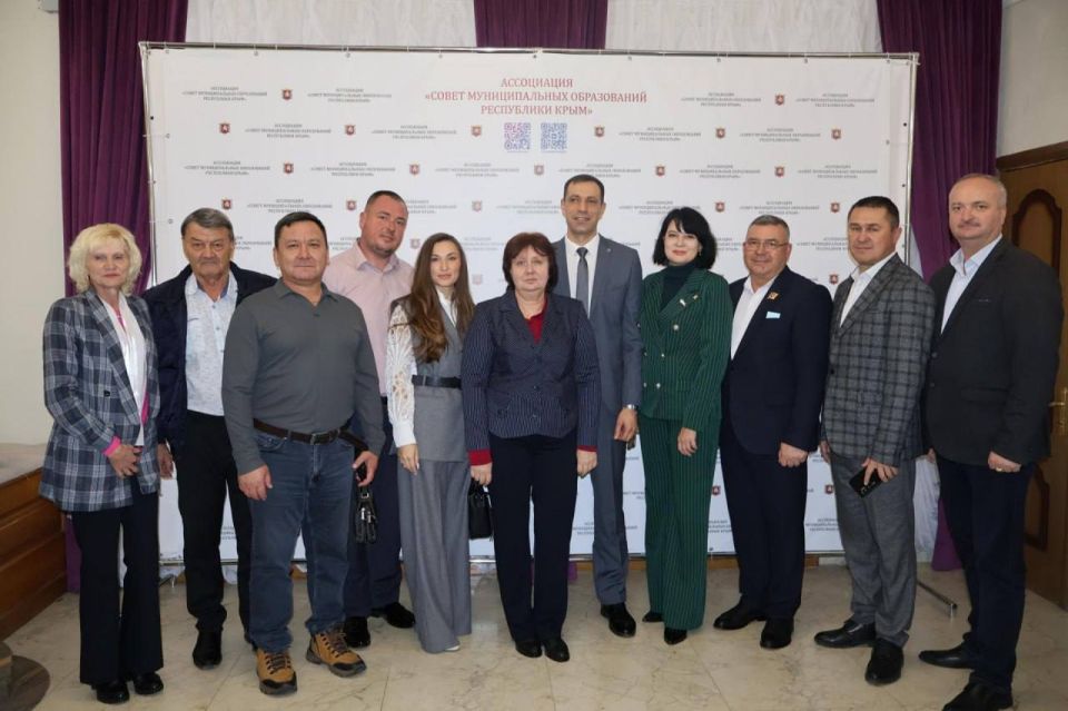 Александр Дудинов: 10 декабря принял участие в торжественном собрании Совета муниципальных образований Республики Крым, которое прошло в Симферополе Александр Дудинов: 10 декабря принял участие в торжественном собрании Совета муниципальных образований Республики Крым, которое прошло в Симферополе