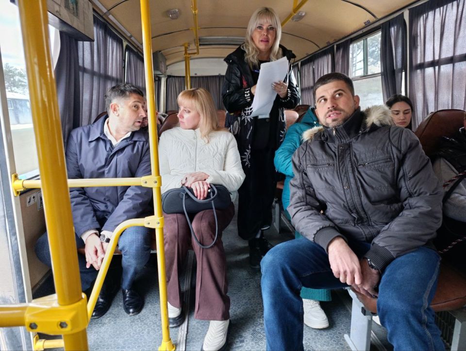 Анжелика Ястребова: В рамках Поручений Главы Республики Крым Сергея Аксёнова по мониторингу работы общественного транспорта, заместитель главы администрации Бахчисарайского района Андреем Падалко, совместно с начальником... Анжелика Ястребова: В рамках Поручений Главы Республики Крым Сергея Аксёнова по мониторингу работы общественного транспорта, заместитель главы администрации Бахчисарайского района Андреем Падалко, совместно с начальником...