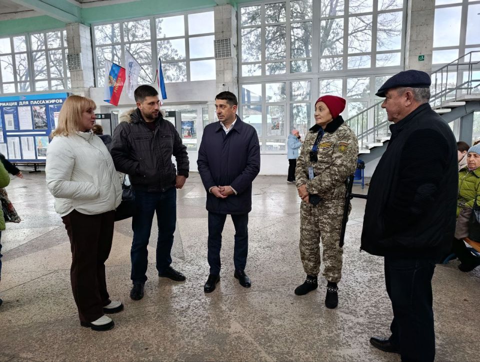 Анжелика Ястребова: В рамках Поручений Главы Республики Крым Сергея Аксёнова по мониторингу работы общественного транспорта, заместитель главы администрации Бахчисарайского района Андреем Падалко, совместно с начальником... Анжелика Ястребова: В рамках Поручений Главы Республики Крым Сергея Аксёнова по мониторингу работы общественного транспорта, заместитель главы администрации Бахчисарайского района Андреем Падалко, совместно с начальником...