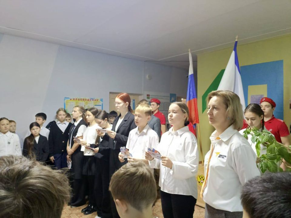 Ольга Урайкина: В День Конституции Российской Федерации в рамках торжественной линейки провела парламентский урок для 5-11 классов в МБОУ "Плодовская СОШ имени Сабадашева Е.М." Ольга Урайкина: В День Конституции Российской Федерации в рамках торжественной линейки провела парламентский урок для 5-11 классов в МБОУ "Плодовская СОШ имени Сабадашева Е.М."
