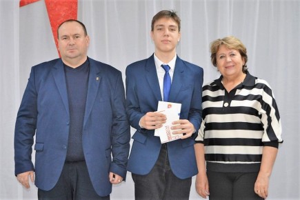 Александр Соколовский: С Главой муниципального образования Зоей Петровной Карлюгой приняли участие в торжественном мероприятии, посвященном Дню Конституции Российской Федерации