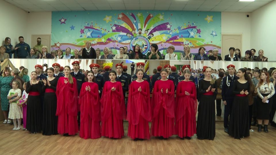 В Симферополе прошёл юбилейный кадетский бал В Симферополе прошёл юбилейный кадетский бал