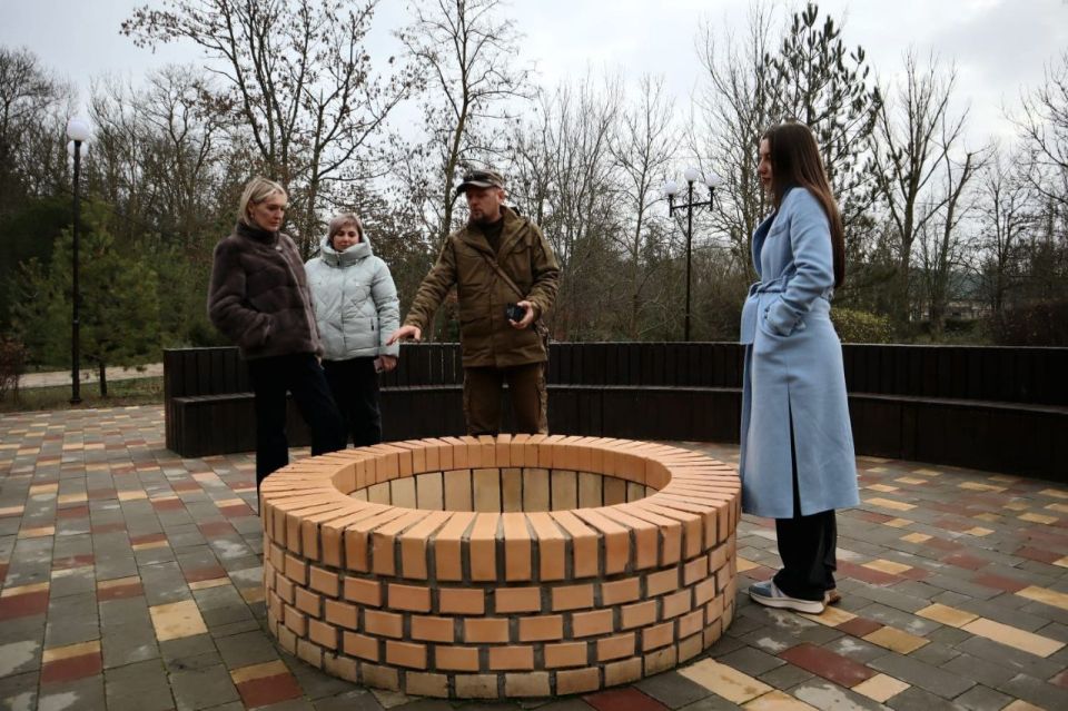 Глава администрации Джанкойского района Инна Федоренко совместно с помощником Главы Республики Крым Лилей Веджатовой осуществили выезд в село Завет-Ленинский Глава администрации Джанкойского района Инна Федоренко совместно с помощником Главы Республики Крым Лилей Веджатовой осуществили выезд в село Завет-Ленинский