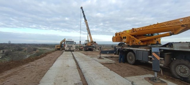 Благодаря национальному проекту «Инфраструктура для жизни» в Республике Крым ведутся активные работы по капитальному ремонту путепровода на автодороге Ленино – Мысовое