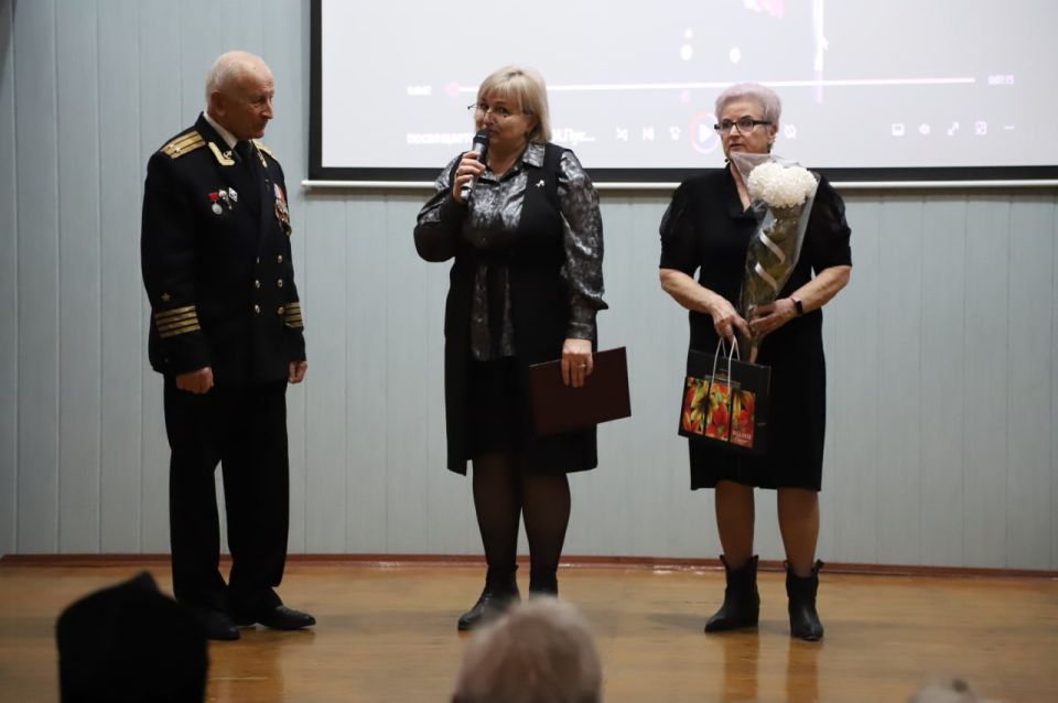 Анжелика Ястребова: Сегодня свой 80-летний юбилей отмечает уважаемый общественный деятель, председатель Совета ветеранов Пукшин Николай Иванович Анжелика Ястребова: Сегодня свой 80-летний юбилей отмечает уважаемый общественный деятель, председатель Совета ветеранов Пукшин Николай Иванович