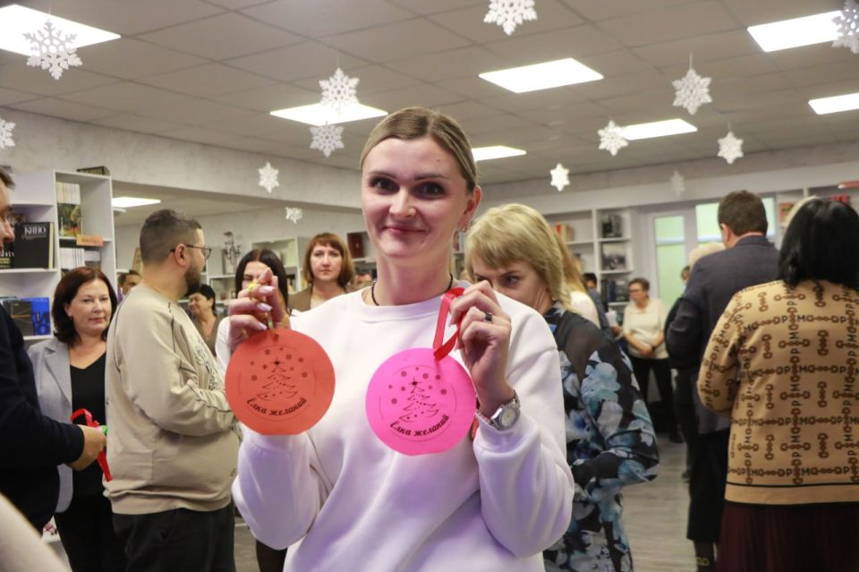 Анжелика Ястребова: В библиотеке имени А. С. Пушкина состоялось торжественное открытие ежегодной районной акции «Ёлка желаний» — тёплое и трогательное мероприятие, ставшее доброй традицией для жителей района Анжелика Ястребова: В библиотеке имени А. С. Пушкина состоялось торжественное открытие ежегодной районной акции «Ёлка желаний» — тёплое и трогательное мероприятие, ставшее доброй традицией для жителей района