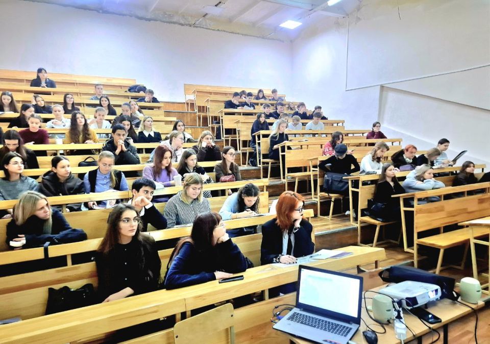 Первый заместитель председателя Госкомнаца Крыма Вера Паутова провела встречу со студентами по вопросам профилактики экстремизма и терроризма, социально-культурной адаптации иностранных граждан Первый заместитель председателя Госкомнаца Крыма Вера Паутова провела встречу со студентами по вопросам профилактики экстремизма и терроризма, социально-культурной адаптации иностранных граждан