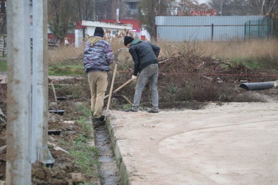 На центральном стадионе им. 50-летия Октября появятся 2 дополнительных футбольных поля На центральном стадионе им. 50-летия Октября появятся 2 дополнительных футбольных поля