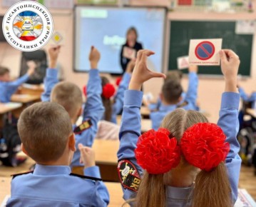 В преддверии зимних школьных каникул Госавтоинспекция Крыма проводит профилактическое мероприятие "Единые уроки безопасности дорожного движения"