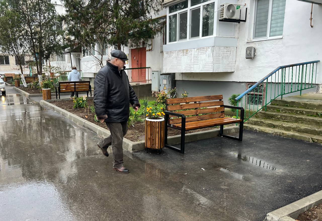 Во время традиционного утреннего рабочего объезда глава администрации Игорь Ивин проверил, как проходят работы по капитальному ремонту дворовых территорий Во время традиционного утреннего рабочего объезда глава администрации Игорь Ивин проверил, как проходят работы по капитальному ремонту дворовых территорий