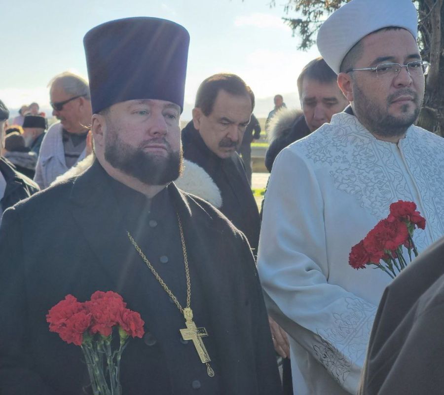 Представители Общественной палаты Крыма почтили память жертв фашистского террора на 10-м км Феодосийского шоссе Представители Общественной палаты Крыма почтили память жертв фашистского террора на 10-м км Феодосийского шоссе