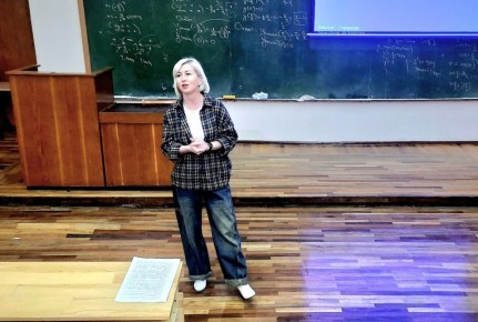 Первый заместитель председателя Госкомнаца Крыма Вера Паутова провела встречу со студентами по вопросам профилактики экстремизма и терроризма, социально-культурной адаптации иностранных граждан