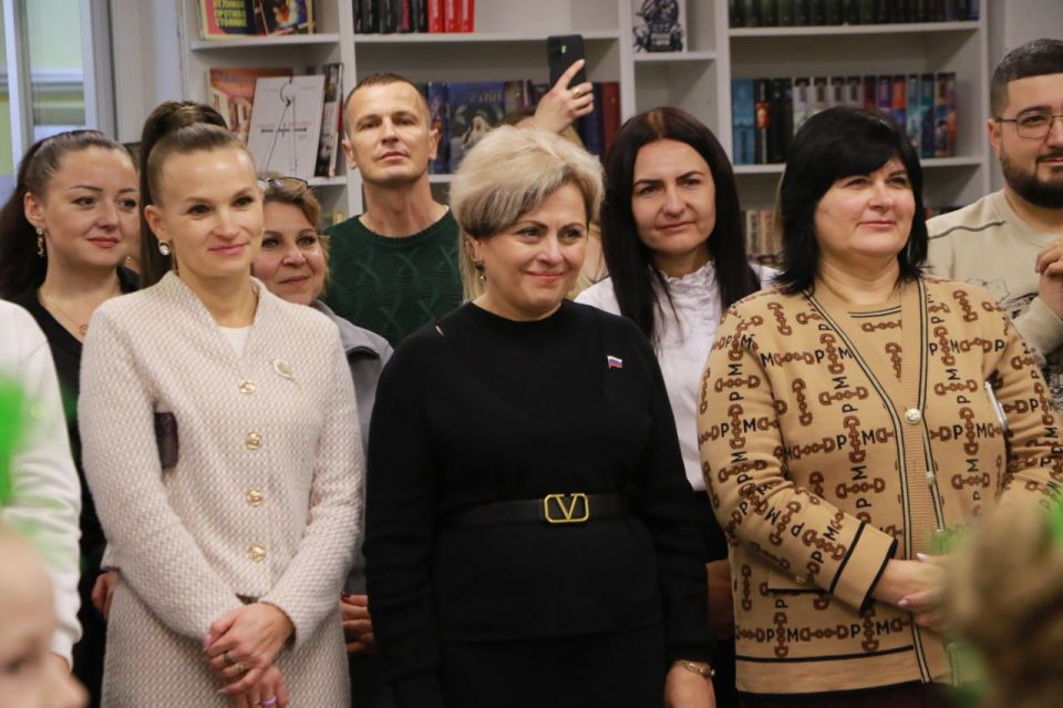 Ольга Урайкина: Сегодня в Центральной районной библиотеке им. А.С. Пушкина состоялось открытие всероссийской акции «Елка желаний» Ольга Урайкина: Сегодня в Центральной районной библиотеке им. А.С. Пушкина состоялось открытие всероссийской акции «Елка желаний»