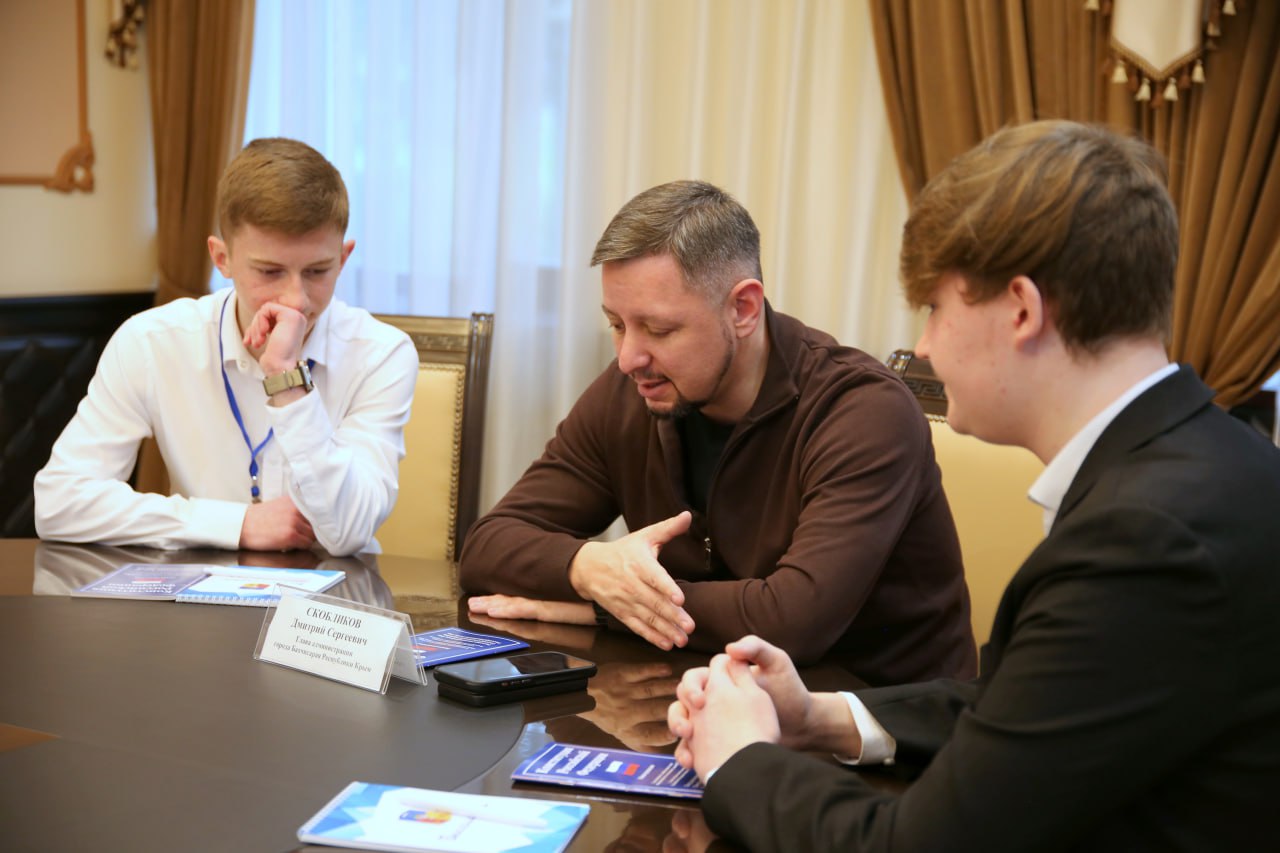 Дмитрий Скобликов: В День Конституции Российской Федерации провел встречу с учениками 7, 8 и 9-х классов Школьной академии Дмитрий Скобликов: В День Конституции Российской Федерации провел встречу с учениками 7, 8 и 9-х классов Школьной академии