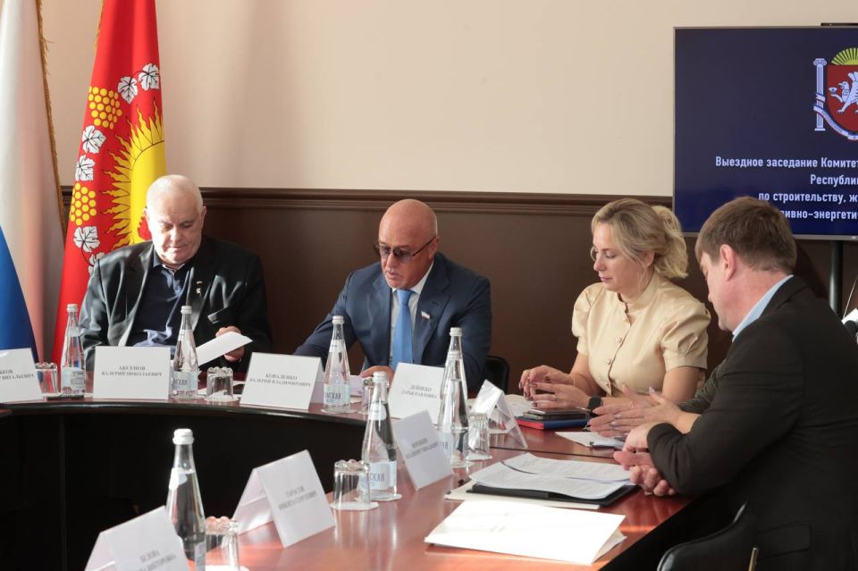 Выездное заседание Комитета ГС РК по строительству, жилищной политике и топливно-энергетическому комплексу в Судаке под председательством Валерия Коваленко Выездное заседание Комитета ГС РК по строительству, жилищной политике и топливно-энергетическому комплексу в Судаке под председательством Валерия Коваленко