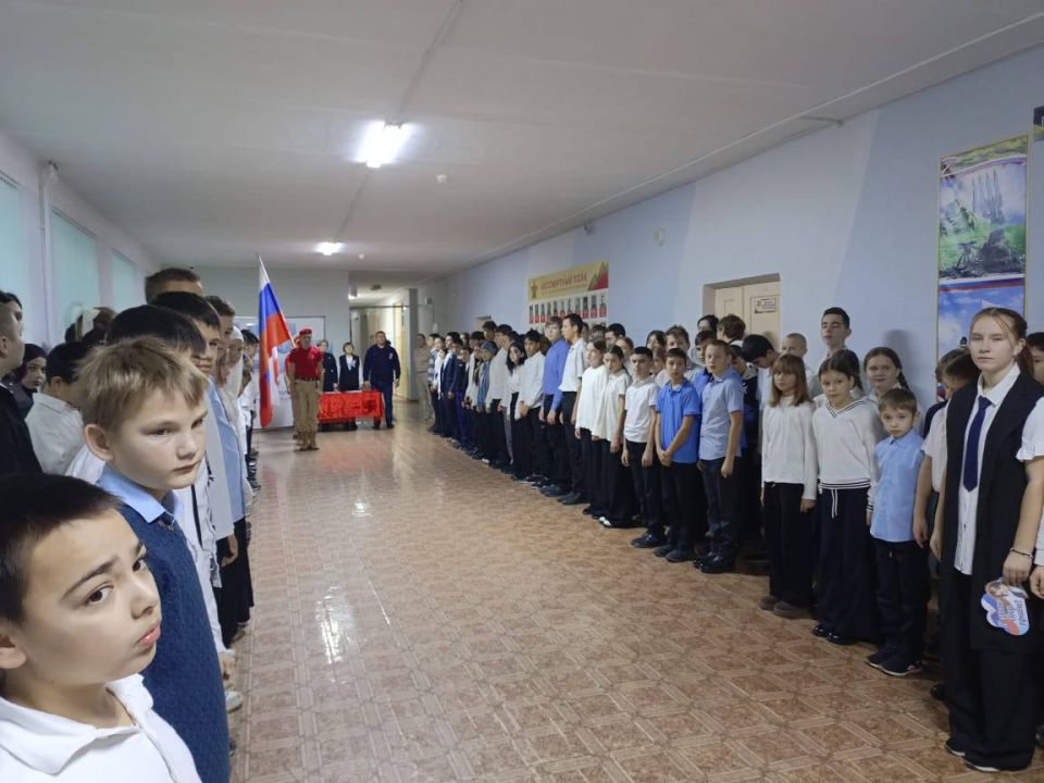 Ольга Урайкина: В День Конституции Российской Федерации в рамках торжественной линейки провела парламентский урок для 5-11 классов в МБОУ "Плодовская СОШ имени Сабадашева Е.М." Ольга Урайкина: В День Конституции Российской Федерации в рамках торжественной линейки провела парламентский урок для 5-11 классов в МБОУ "Плодовская СОШ имени Сабадашева Е.М."