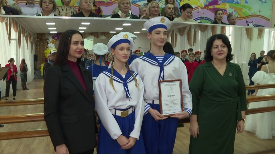 В Симферополе прошёл юбилейный кадетский бал В Симферополе прошёл юбилейный кадетский бал