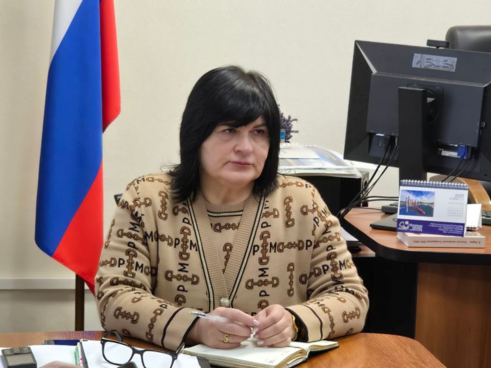 Анжелика Ястребова: С первым заместителем Энвером Аблаевым провели рабочую встречу с начальником Межрайонной ИФНС России № 5 по Республике Крым Викторией Мешковой Анжелика Ястребова: С первым заместителем Энвером Аблаевым провели рабочую встречу с начальником Межрайонной ИФНС России № 5 по Республике Крым Викторией Мешковой