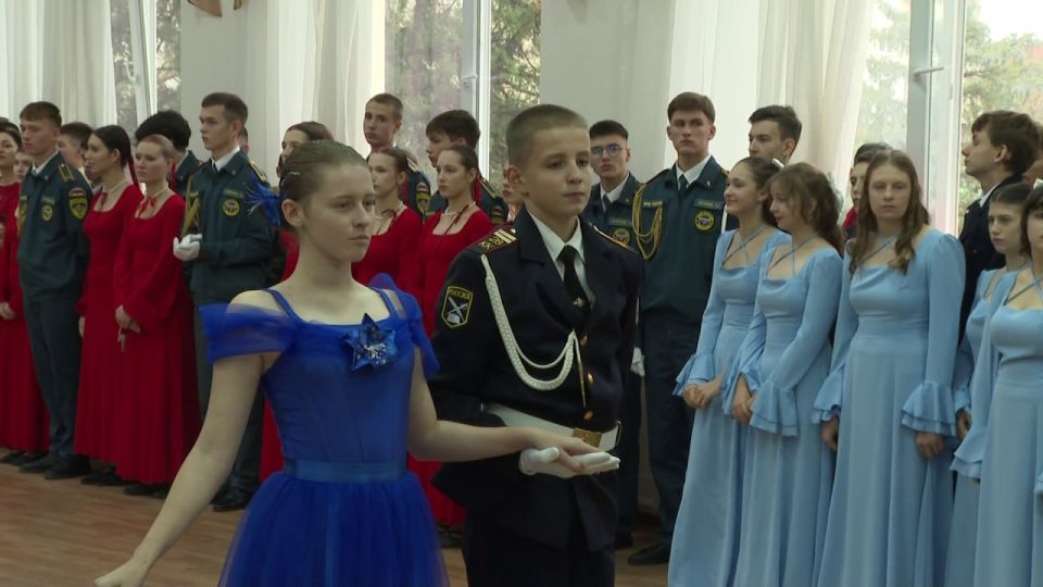 В Симферополе прошёл юбилейный кадетский бал В Симферополе прошёл юбилейный кадетский бал