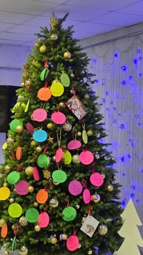 Анжелика Ястребова: Что может быть более дорогим и трепетным, чем дарить другим радость? А если это счастье в детских глазах — то это настоящее чудо! Акция "Елка желаний" — это возможность каждому из нас побыть добрым...