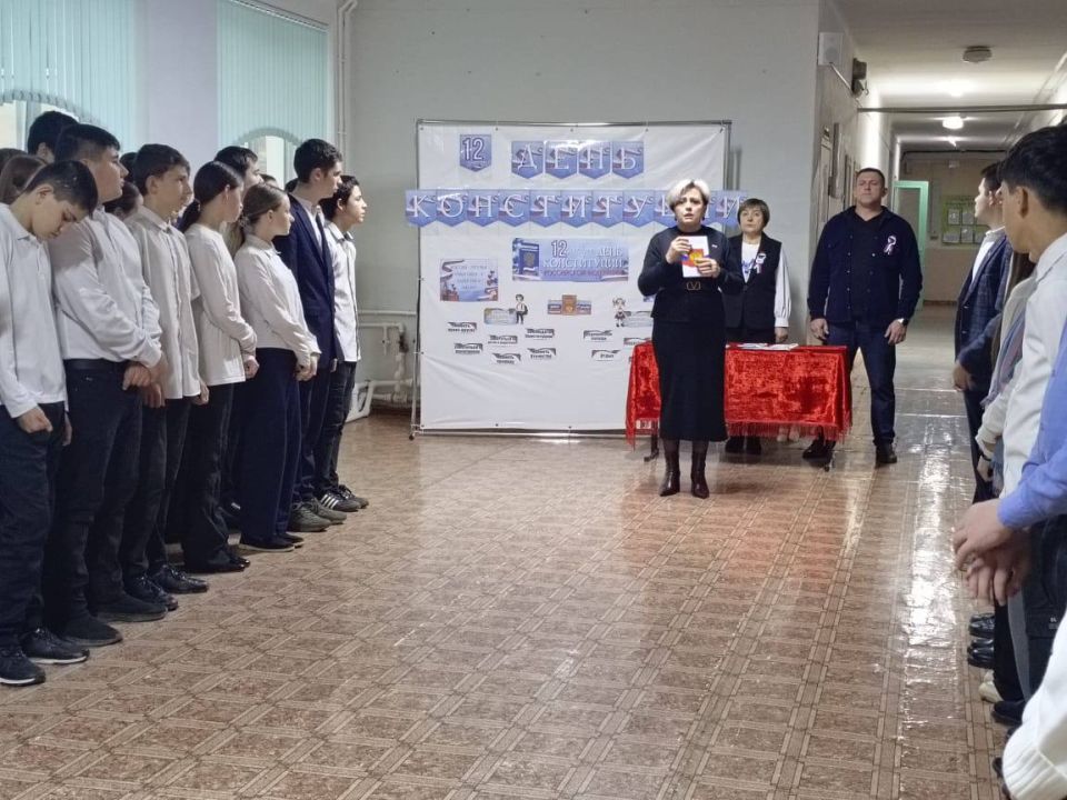 Ольга Урайкина: В День Конституции Российской Федерации в рамках торжественной линейки провела парламентский урок для 5-11 классов в МБОУ "Плодовская СОШ имени Сабадашева Е.М." Ольга Урайкина: В День Конституции Российской Федерации в рамках торжественной линейки провела парламентский урок для 5-11 классов в МБОУ "Плодовская СОШ имени Сабадашева Е.М."