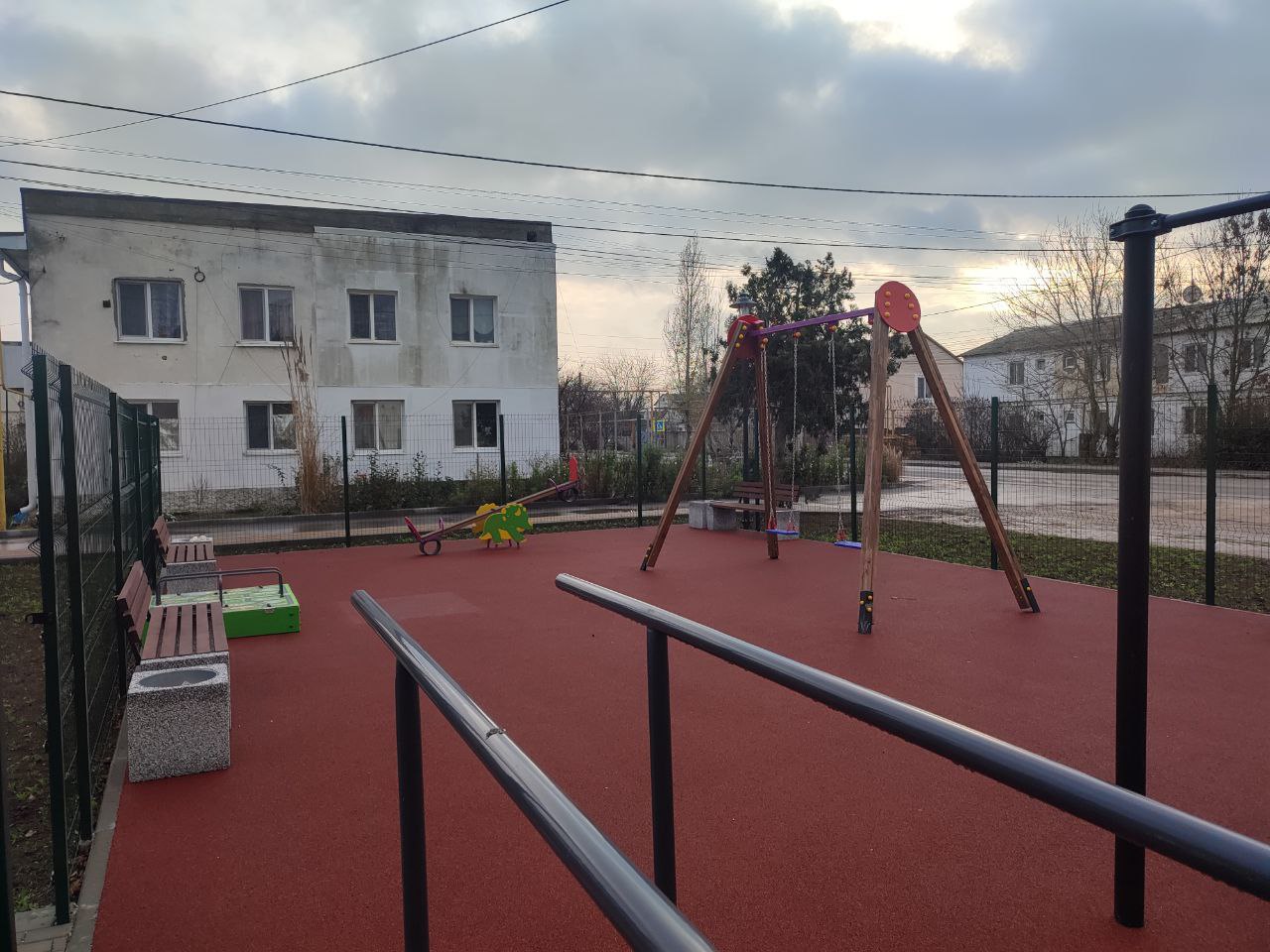 Денис Олейник: Дорогие жители поселка Раздольное! Увидел обращения в соцсетях о том, что детская площадка на улице Антона Кима была закрыта Денис Олейник: Дорогие жители поселка Раздольное! Увидел обращения в соцсетях о том, что детская площадка на улице Антона Кима была закрыта