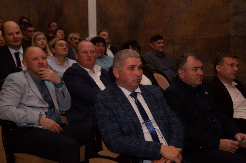 Александр Дудинов: 10 декабря принял участие в торжественном собрании Совета муниципальных образований Республики Крым, которое прошло в Симферополе Александр Дудинов: 10 декабря принял участие в торжественном собрании Совета муниципальных образований Республики Крым, которое прошло в Симферополе