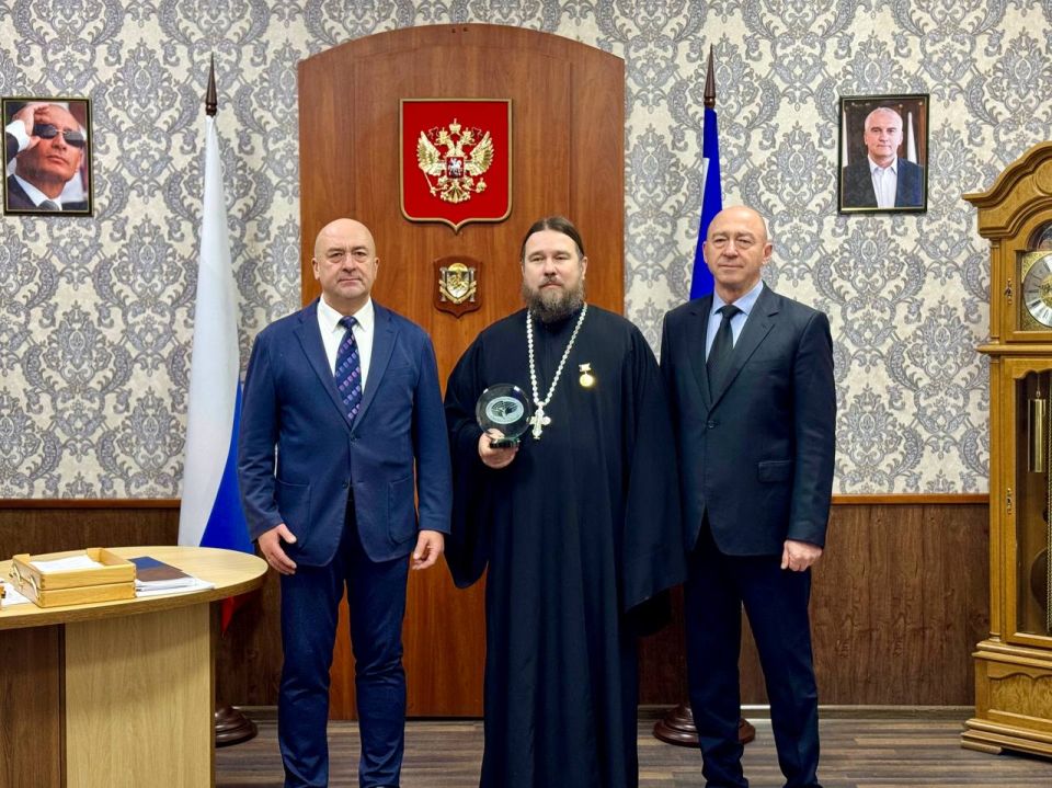 Михаил Назаров: Награждение медалью Уполномоченного по правам человека в Российской Федерации «Спешите делать добро» производится за большой вклад в дело защиты прав и свобод человека и гражданина, закрепленных Конституцией... Михаил Назаров: Награждение медалью Уполномоченного по правам человека в Российской Федерации «Спешите делать добро» производится за большой вклад в дело защиты прав и свобод человека и гражданина, закрепленных Конституцией...